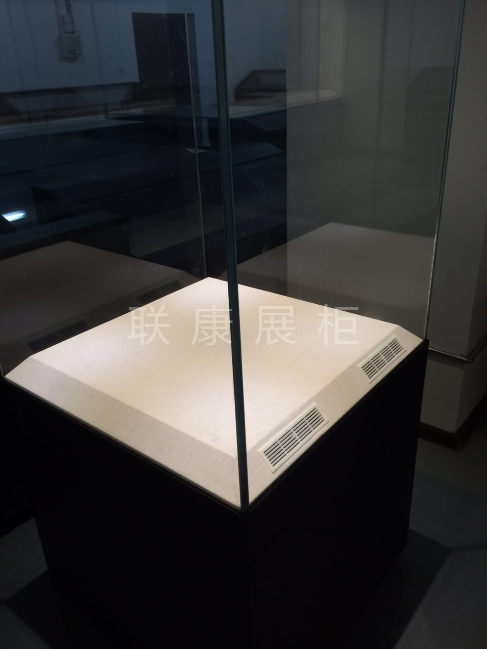 恒溫恒濕文物展柜