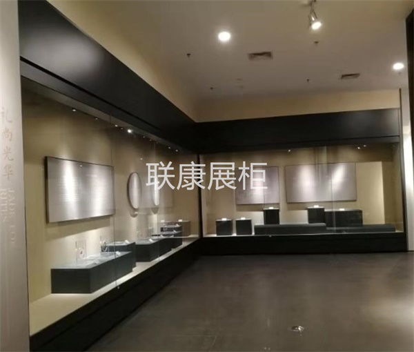 如果你是網(wǎng)絡(luò)廣告公司，你會怎樣給一個博物館文物展柜廠家做宣傳？