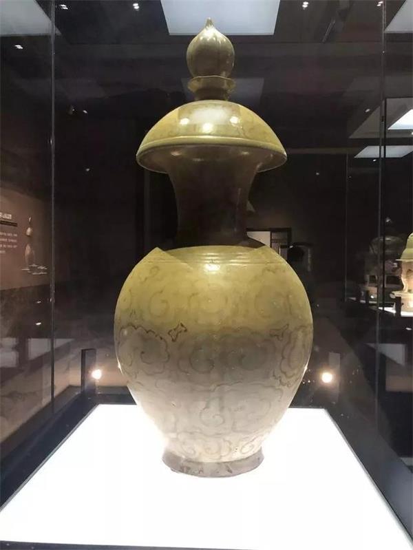 什么樣的文物展柜玻璃展示軍大衣效果會更好？
